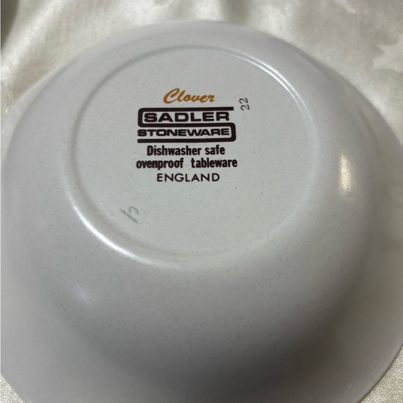 Vintage “Clover” Elegant White Ceramic Dinnerware with Floral Border - Picture 4 of 6